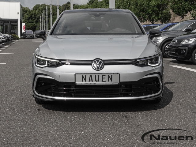 Golf VIII 1.5 eTSI DSG R-Line Sportpaket HUD El. Panodach Navi LED Sperrdiff. ACC
