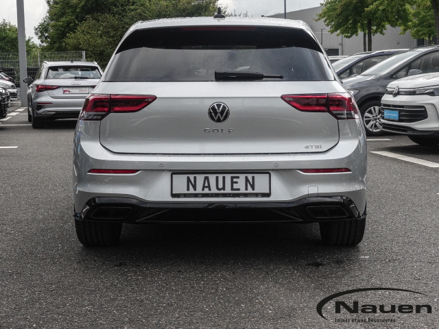 Golf VIII 1.5 eTSI DSG R-Line Sportpaket HUD El. Panodach Navi LED Sperrdiff. ACC