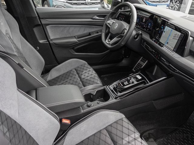 Golf VIII 1.5 eTSI DSG R-Line Sportpaket HUD El. Panodach Navi LED Sperrdiff. ACC