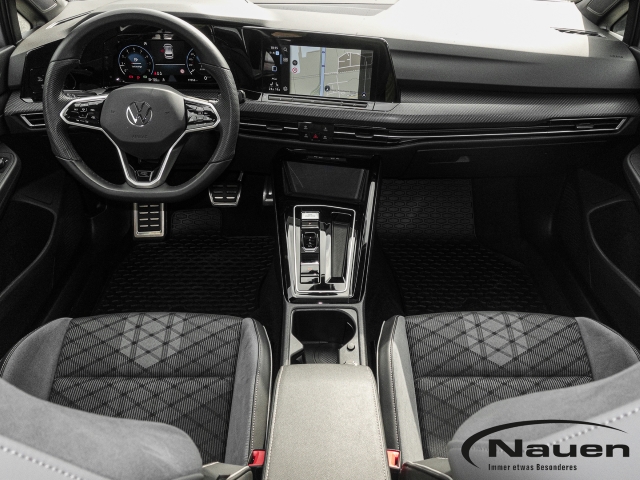 Golf VIII 1.5 eTSI DSG R-Line Sportpaket HUD El. Panodach Navi LED Sperrdiff. ACC