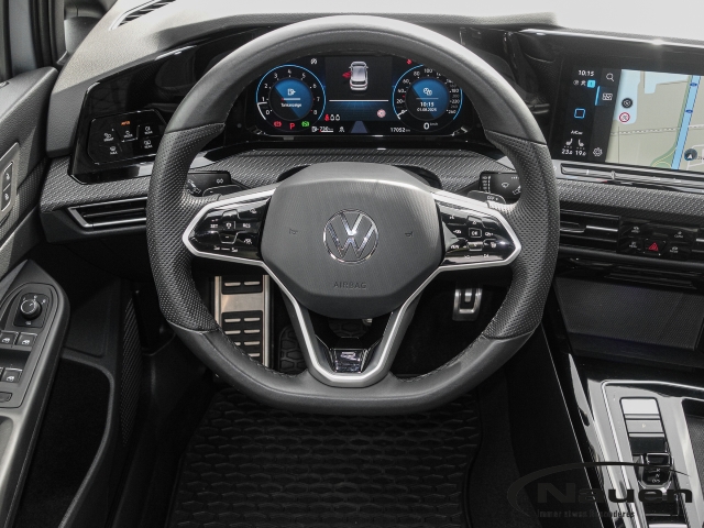 Golf VIII 1.5 eTSI DSG R-Line Sportpaket HUD El. Panodach Navi LED Sperrdiff. ACC