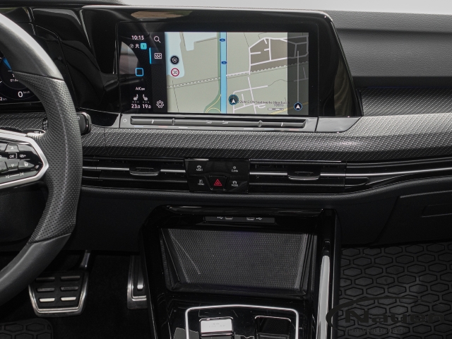 Golf VIII 1.5 eTSI DSG R-Line Sportpaket HUD El. Panodach Navi LED Sperrdiff. ACC