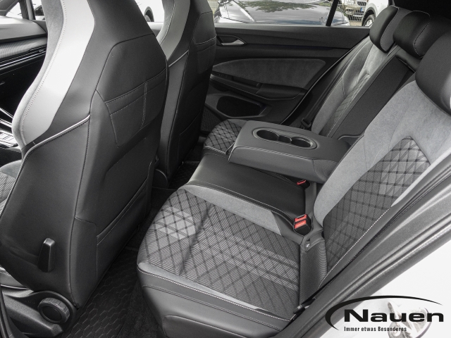 Golf VIII 1.5 eTSI DSG R-Line Sportpaket HUD El. Panodach Navi LED Sperrdiff. ACC