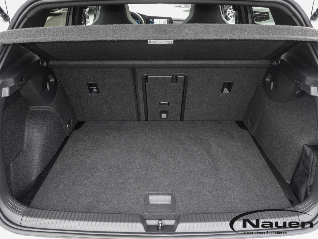 Golf VIII 1.5 eTSI DSG R-Line Sportpaket HUD El. Panodach Navi LED Sperrdiff. ACC