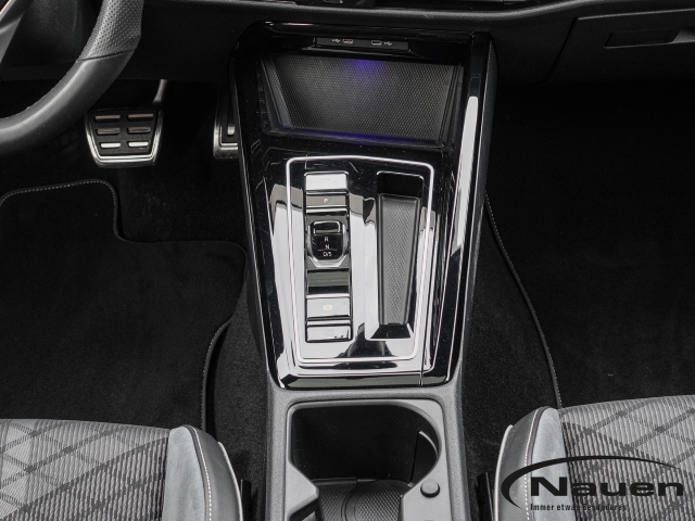 Golf R-Line Pano,Harman Kardon,ACC,MATRIX