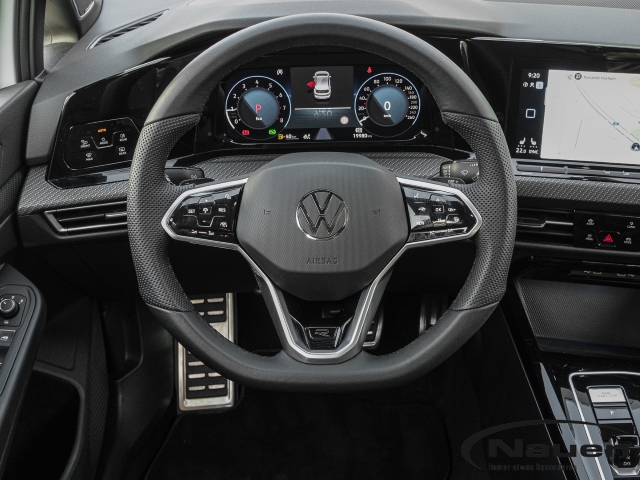 Golf VIII 1.5 TSI DSG R-Line HUD, Pano, Rückfahrkamera