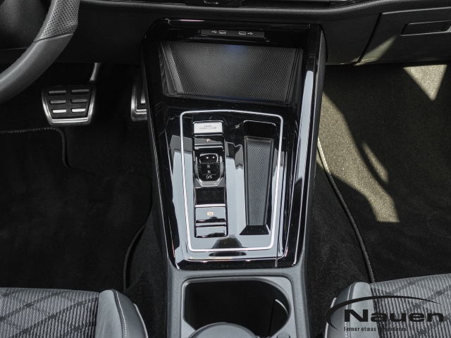 Golf VIII 1.5 TSI DSG R-Line HUD, Pano, Rückfahrkamera