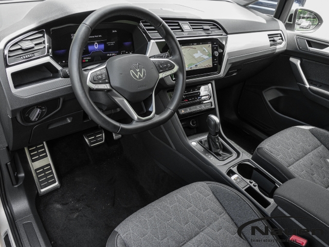 Touran 1.5 TDI DSG MOVE 7-Sitzer,Pano,Standhzg.