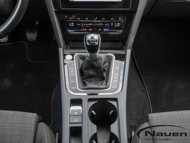 Passat 2.0 TDI Business NAVI,KAMERA,MASSAGE,LED