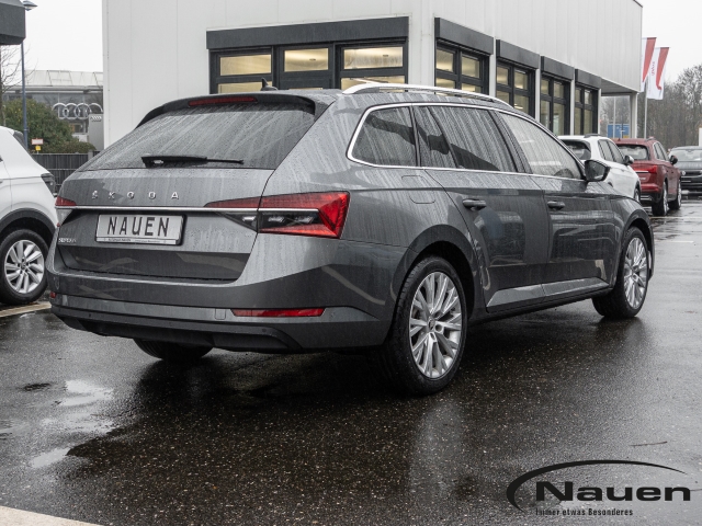 Superb Combi 2.0 TDI Style StandHZG AHK Navi Digitales Cockpit