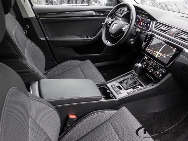 Superb Combi 2.0 TDI Style StandHZG AHK Navi Digitales Cockpit