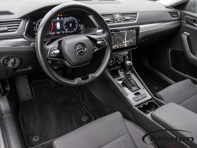 Superb Combi 2.0 TDI Style StandHZG AHK Navi Digitales Cockpit