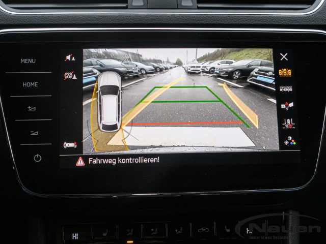 Superb Combi 2.0 TDI Style StandHZG AHK Navi Digitales Cockpit