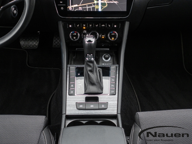 Superb Combi 2.0 TDI Style StandHZG AHK Navi Digitales Cockpit