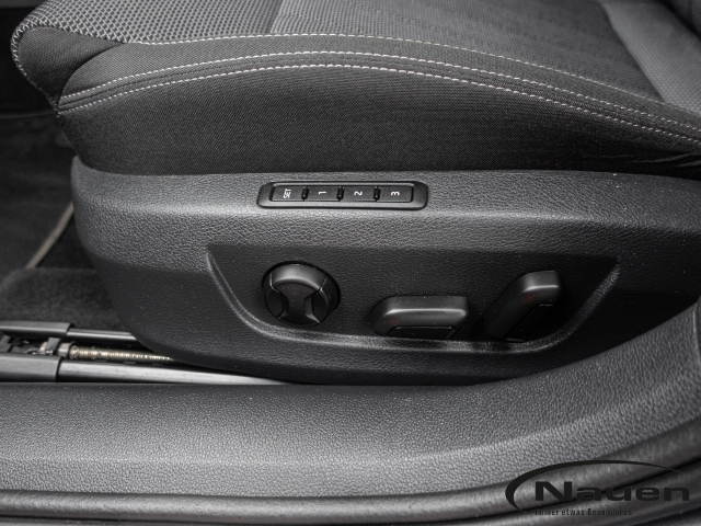 Superb Combi 2.0 TDI Style StandHZG AHK Navi Digitales Cockpit