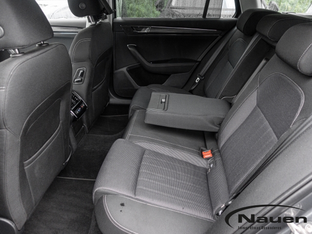 Superb Combi 2.0 TDI Style StandHZG AHK Navi Digitales Cockpit