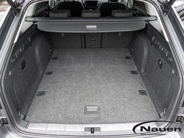 Superb Combi 2.0 TDI Style StandHZG AHK Navi Digitales Cockpit