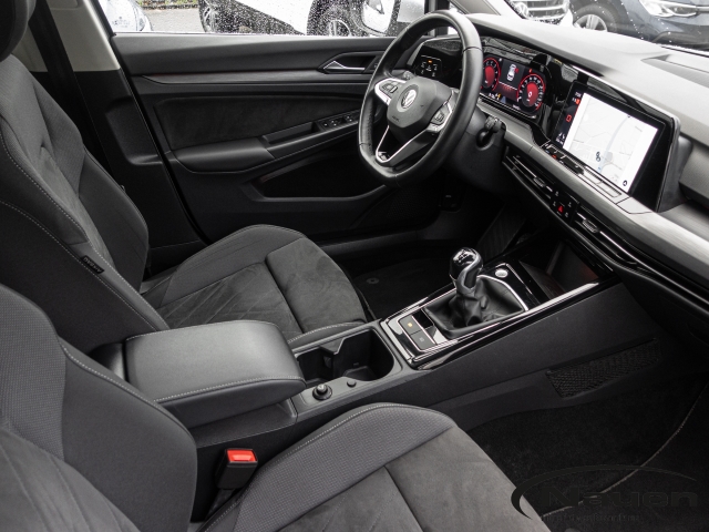 Golf VIII 1.5 TSI Style, AHK,Kamera,Navi,