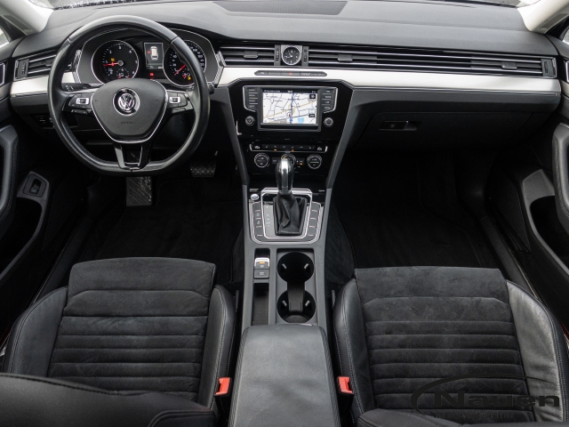 Passat Variant 2.0 TDI R-Line Highline *ACC*NAVI*LED*CLIMATR.*