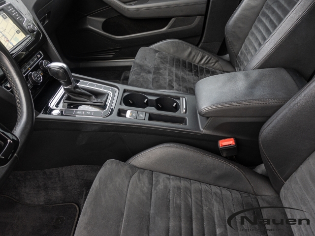 Passat Variant 2.0 TDI R-Line Highline *ACC*NAVI*LED*CLIMATR.*