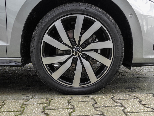 Touran 1.5 TSI DSG Highline AHK Panodach Navi Digitales Cockpit