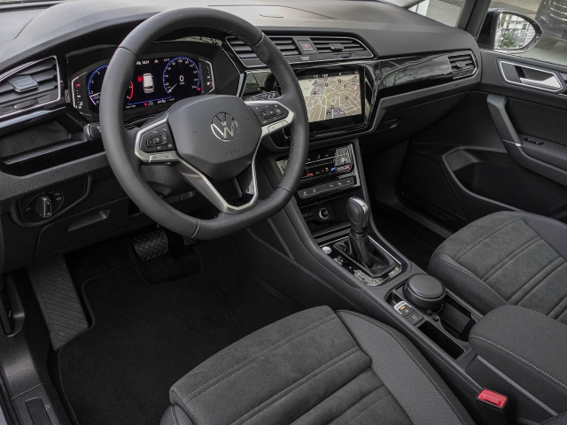 Touran 1.5 TSI DSG Highline AHK Panodach Navi Digitales Cockpit
