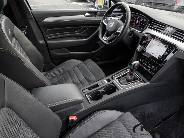 Passat Variant R-Line 2.0 TDI DSG *AHK*ACC*IQ-DRIVE*KAMERA*