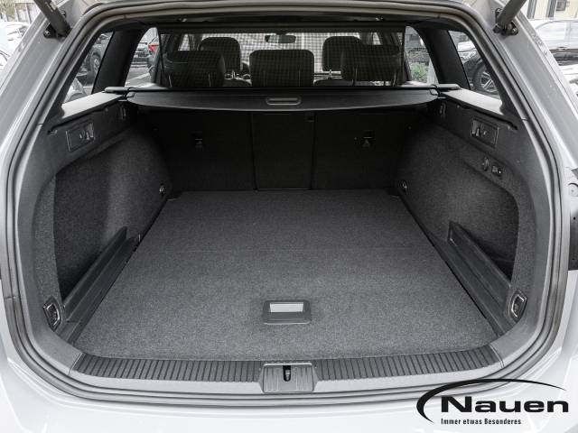 Passat Variant R-Line 2.0 TDI DSG *AHK*ACC*IQ-DRIVE*KAMERA*