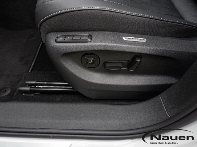 Tiguan R-Line 2.0 TSI 4Motion DSG HUD AHK Panodach Navi