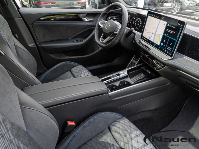 Passat Variant 4Motion R-Line *AHK*PANO*MATRIX*ACC*