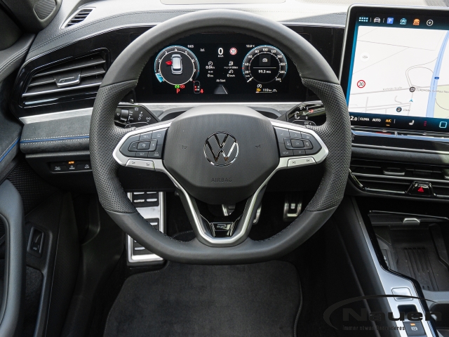 Passat Variant 4Motion R-Line *AHK*PANO*MATRIX*ACC*