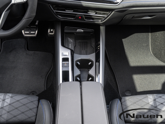 Passat Variant 4Motion R-Line *AHK*PANO*MATRIX*ACC*