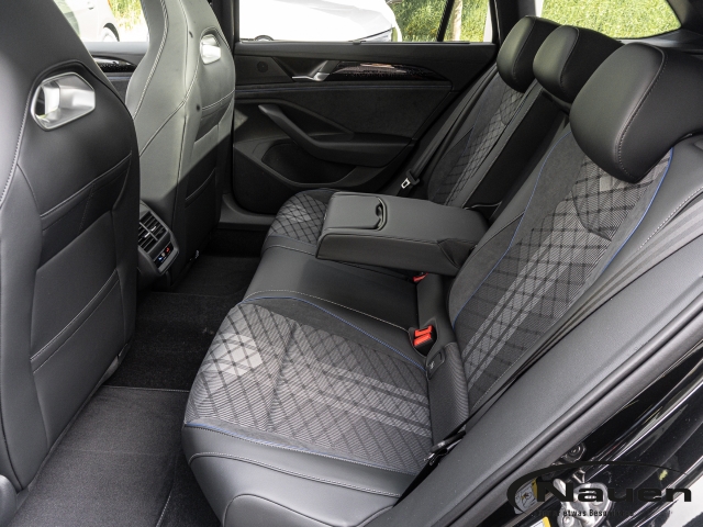 Passat Variant 4Motion R-Line *AHK*PANO*MATRIX*ACC*