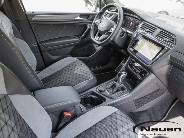 Tiguan Allspace R-Line 4MOTION *7-SITZER*AHK*PANO*KAMERA*HUD*