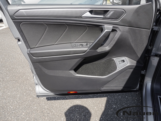 Tiguan Allspace R-Line 4MOTION *7-SITZER*AHK*PANO*KAMERA*HUD*