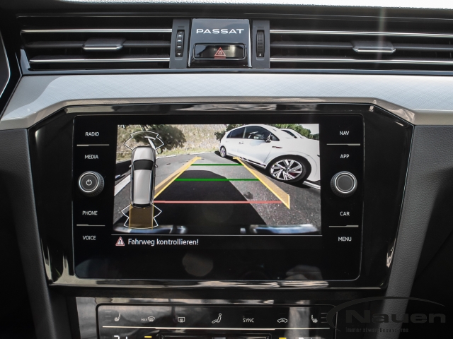 Passat Variant Business DSG +ACC+NAVI+KAMERA+CLIMATRONIC+APP-CONNECT+
