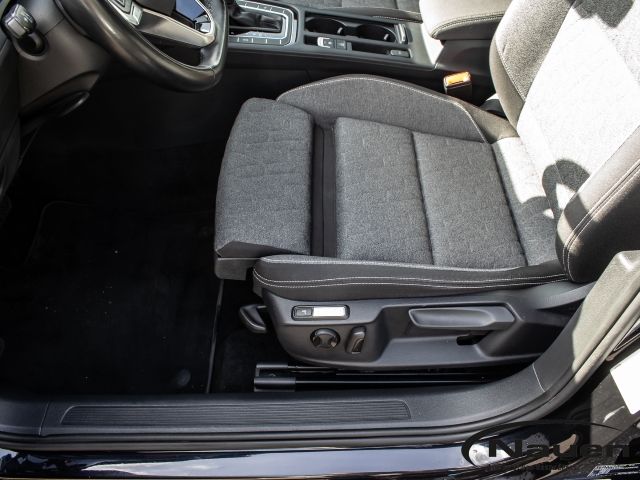 Passat Variant Business DSG +ACC+NAVI+KAMERA+CLIMATRONIC+APP-CONNECT+