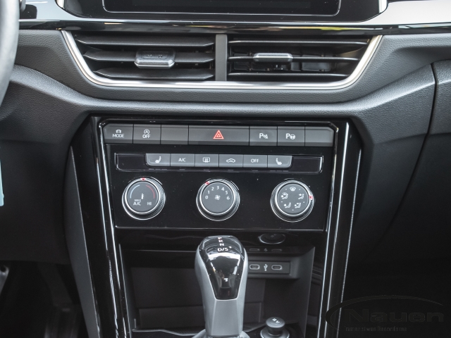 T-Roc R-Line DSG +ACC+SHZ+PDC+LED+APP-CONNECT+