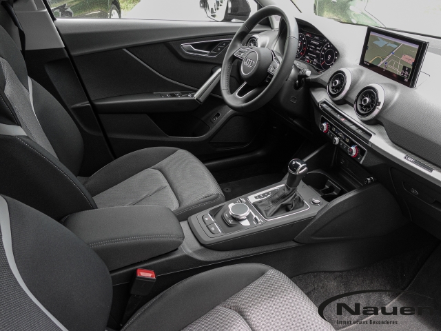 Q2 35 TFSI S-line INTERFACE,KAMERA,SHZ