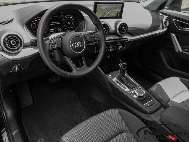 Q2 35 TFSI S-line INTERFACE,KAMERA,SHZ