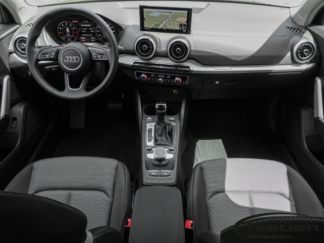 Q2 35 TFSI S-line INTERFACE,KAMERA,SHZ