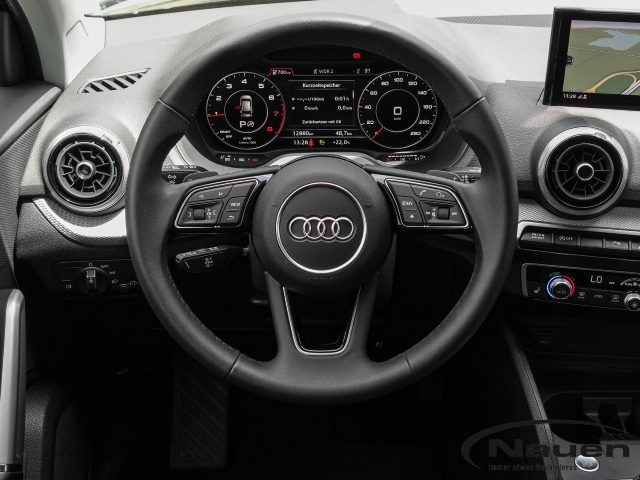 Q2 35 TFSI S-line INTERFACE,KAMERA,SHZ