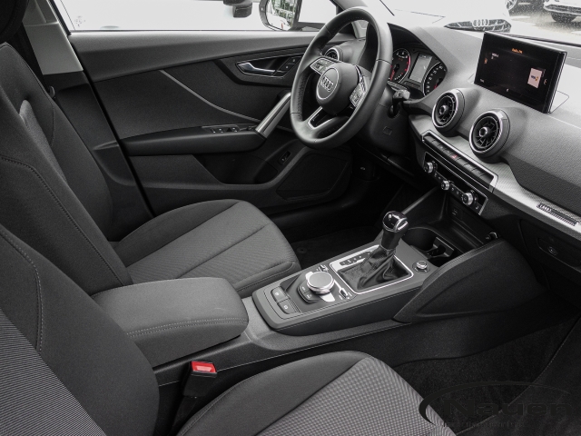 Q2 35 TFSI advanced Navi LED Apple CarPlay