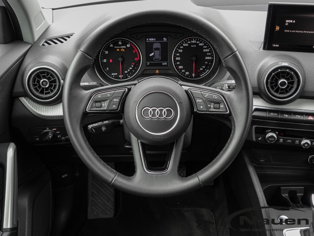 Q2 35 TFSI advanced Navi LED Apple CarPlay