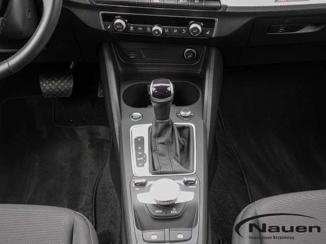 Q2 35 TFSI advanced Navi LED Apple CarPlay