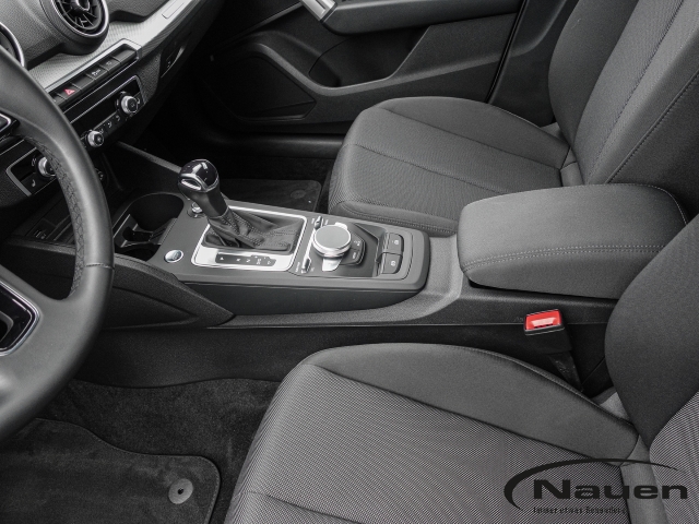 Q2 35 TFSI advanced Navi LED Apple CarPlay