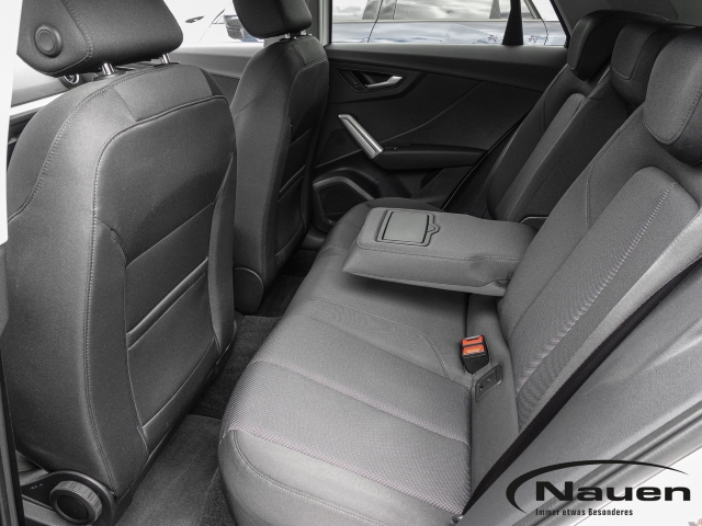 Q2 35 TFSI advanced Navi LED Apple CarPlay