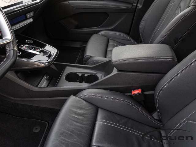 Q4 e-tron 40, AHK, Matrix, S-Line, Navi