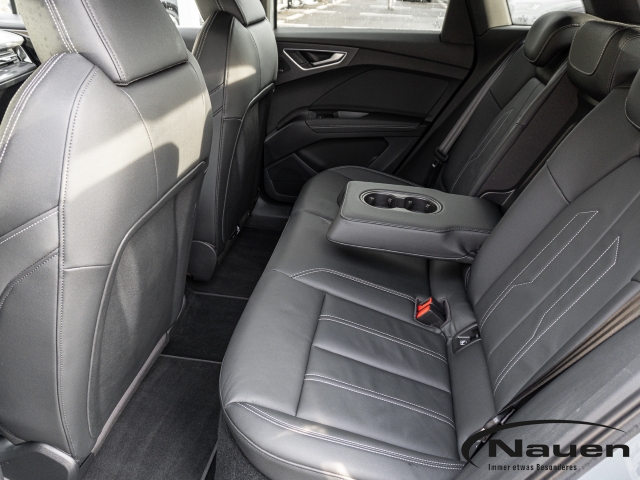 Q4 e-tron 40, AHK, Matrix, S-Line, Navi