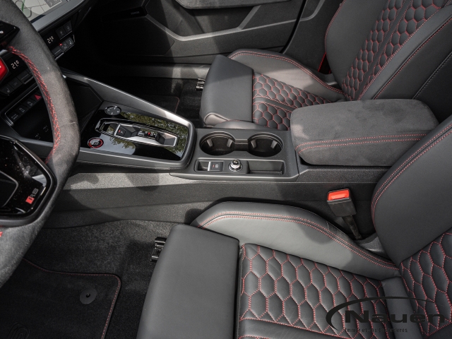 RS3 Sportback *PANO*280KM/H*MAGNETIC*RAUTE ROT*MATRIX*